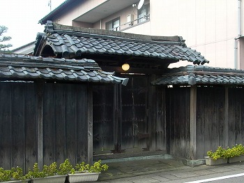 加藤吉平商店表門