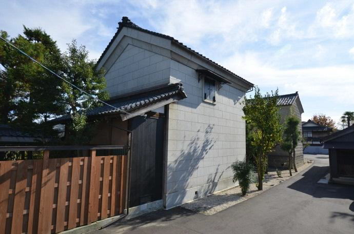 愛山荘蔵屋敷