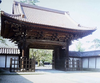 誠照寺四足門