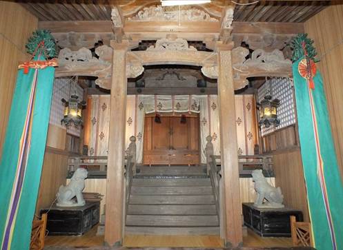 新保春日神社本殿