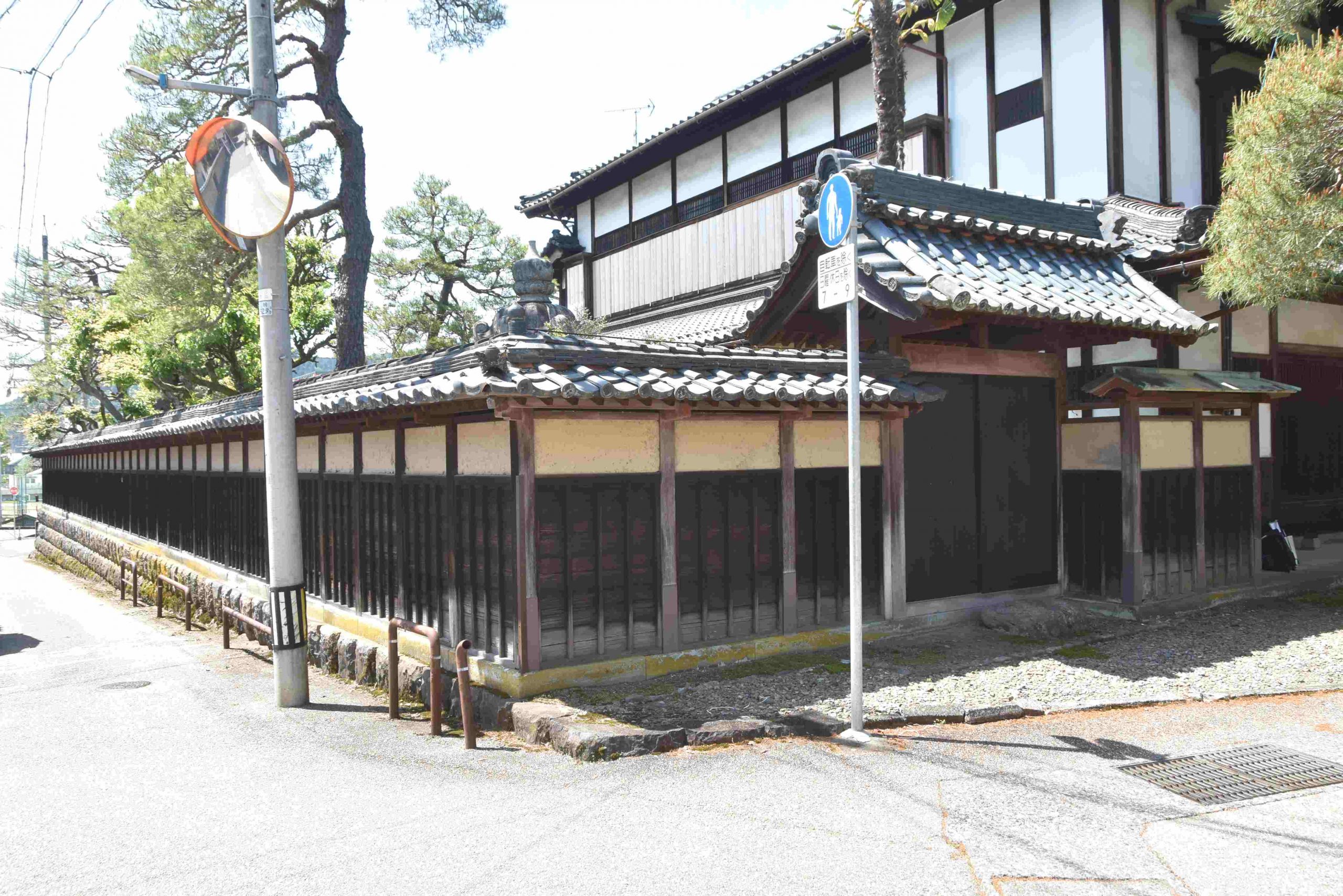 西野百助家住宅庭門及び南塀