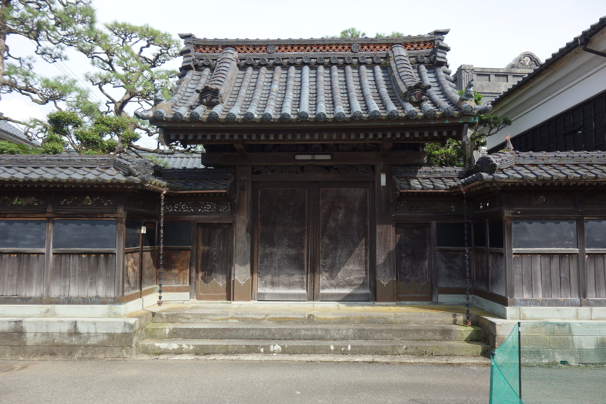 酒井家住宅正門および西塀