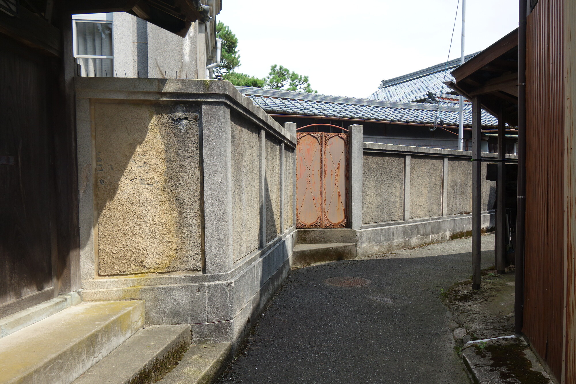酒井家住宅通用門および南西塀