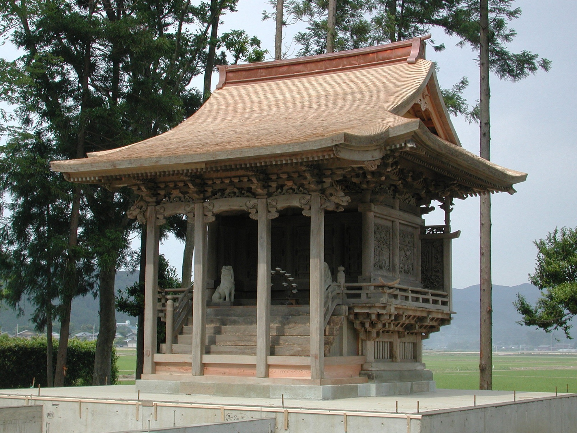 伊井白山神社本殿　附　棟札類２枚